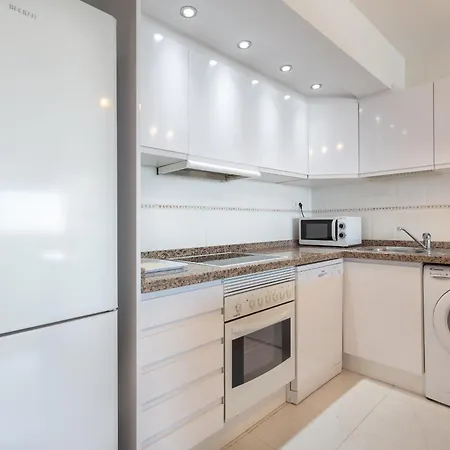 Centre On The Promenade Front Line Апартаменти