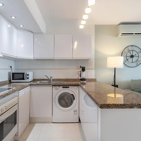 Centre On The Promenade Front Line *