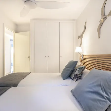 Centre On The Promenade Front Line * Marbellac