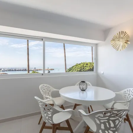 Centre On The Promenade Front Line Apartment