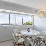 Centre On The Promenade Front Line Apartment